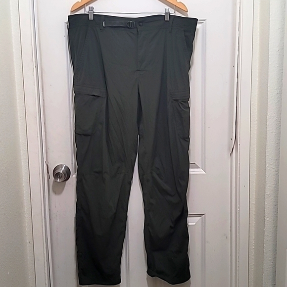 REI CO OP MEN'S CONVERTIBLE SNAP UP OLIVE GREEN CARGO PANTS RELAXED FIT SZ 40X32 - Picture 2 of 13